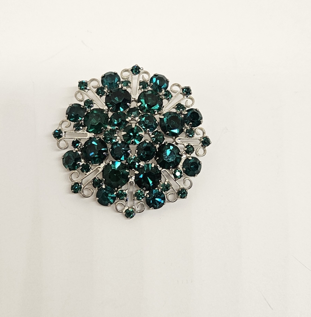 Snowflake Brooch Pin Green Rhinestones Crystals Vintage